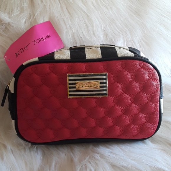 Betsey Johnson Handbags - 🚨LAST CALL🚨Betsey Johnson Cosmetic Bag